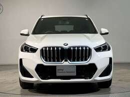 【キドニーグリル】BMWは約90年もの間、ほぼ全ての車両にひと目でBMWだと分かるこの特徴的なフロントグリルが備えられ、デザイン・アイコンとして親しまれてきました。