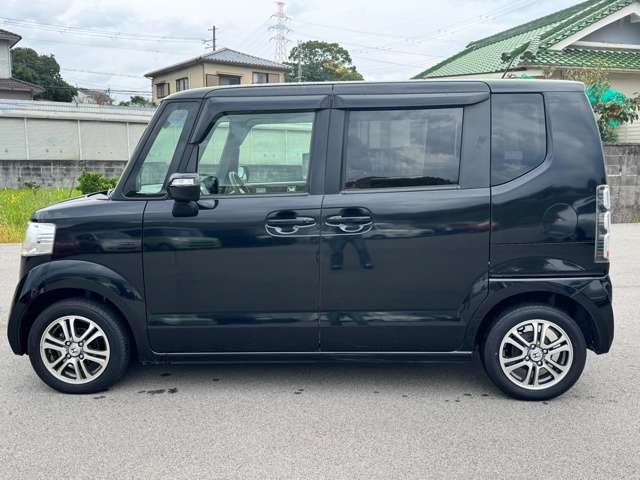 左側パワースライドドアとなっております☆