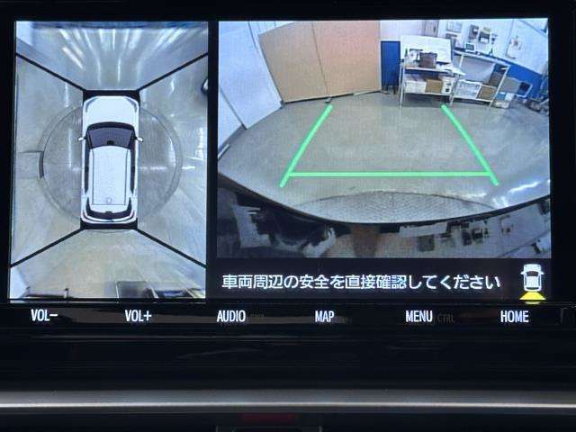 パノラミックビューモニターシステムが付いているので車の上から見た映像が確認できますよ。　一目で車両周辺の情報を確認できますが、直接安全をご確認下さい。