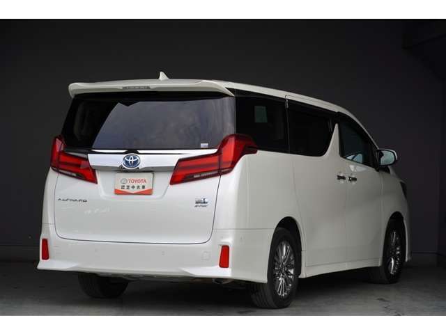 【後面】　専任のスタッフが丁寧にボディを磨き上げております。