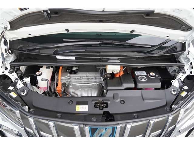 【エンジンルーム】　エンジンルームもピカピカに仕上がっています。