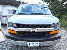 沖縄から北海道まで全国納車に対応致します。車庫証明や名義変更などの書類手続きをすべて請け負いますので面倒な手続きはございません。店舗納車も可能ですし、ご自宅へ陸送手配なども可能です。