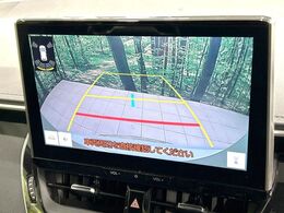 【バックカメラ】駐車時に後方がリアルタイム映像で確認できます。大型商業施設や立体駐車場での駐車時や、夜間のバック時に大活躍！運転スキルに関わらず、今や必須となった装備のひとつです！