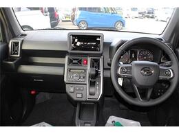 前席全体　目線も高く広い視界で安心して運転することができますね！