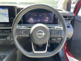 【ステアリング】軽い力で扱いやすいハンドルです。目立つ傷やスレなどなく綺麗な状態です！除菌プランいれていただくとさらに快適に！清潔なお車はお子様にも安心ですね！