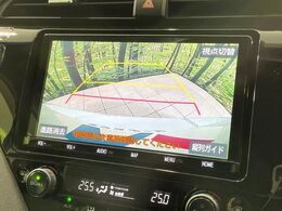 【バックカメラ】駐車時に後方がリアルタイム映像で確認できます。大型商業施設や立体駐車場での駐車時や、夜間のバック時に大活躍！運転スキルに関わらず、今や必須となった装備のひとつです！