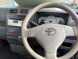 オートエアコンとセンターシフトで運転も快適です