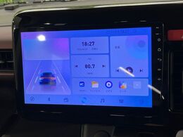 【ディスプレイオーディオ】お持ちのスマホやMP3プレイヤーとの無線接続で音楽再生が可能！コードで繋ぐわずらわしさも無く、手軽にお気に入りの音楽を楽しめます。