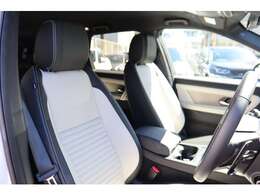 『輸入車ならではの洗練されたインテリア！英国らしい気品高いインテリアに仕上がっております！また、『インテリアガード』も扱っています。詳しくは店頭スタッフまで