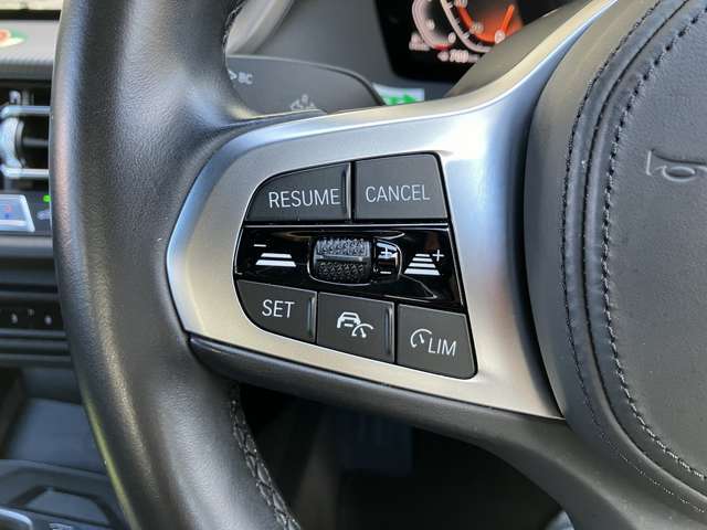 ◆アダプティブクルーズコントロール◆予め設定した速度で定速走行。先行車に近づいたら、自動的に加減速。適切な車間距離を維持しながら追従走行します。