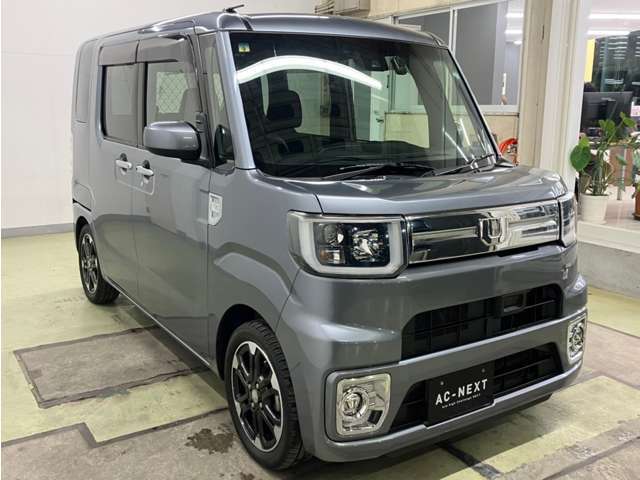 働いているスタッフは、中古車販売に携わってきたスタッフばかりなので車の知識やアドバイスはお任せください。「買ってよかった」「乗って楽しい」と思える一台のご提供をお約束します！