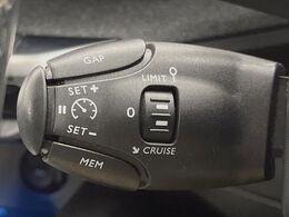 ●レーダークルーズコントロール：前の車との車間距離を一定にとりつつ、一定速度で自動走行してくれる次世代のクルーズコントロール！主に高速道路や自動車専用道路で使用する便利な機能です！