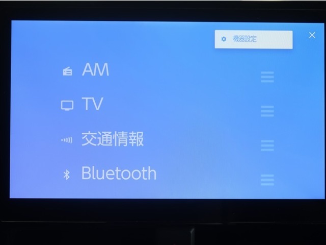 ディスプレイオーディオを装備。スマートフォンとクルマを繋ぐことで、これまでのナビに加えて色々なサービスが楽しめます。