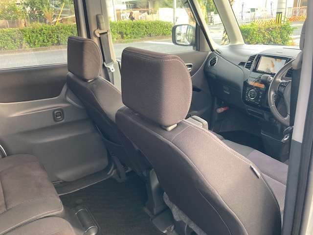 【後部座席】ゆったり広々と座れる後部座席になっております