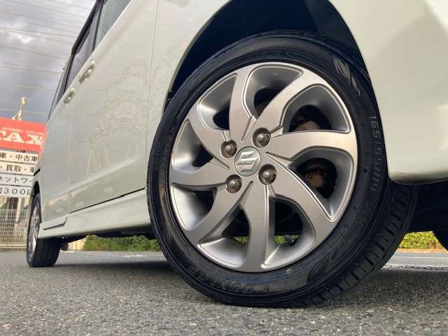 【タイヤ・ホイール】ボディに合ったデザインのタイヤ・ホイールです！