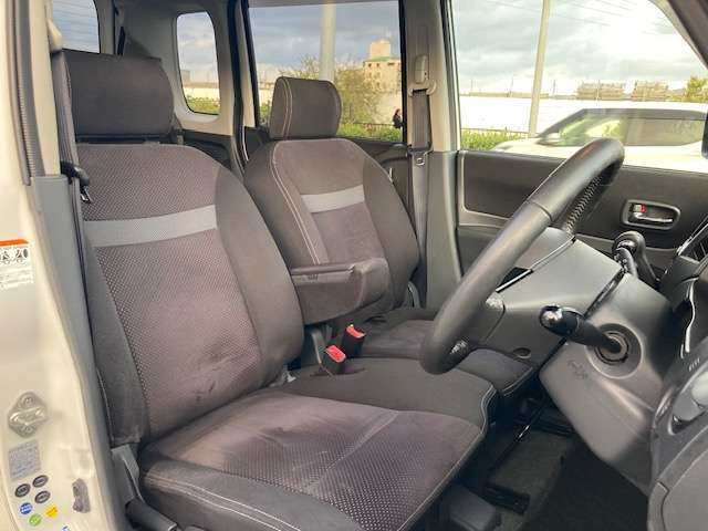 【運転席】広々ゆったり！長距離運転もこの車なら楽々！