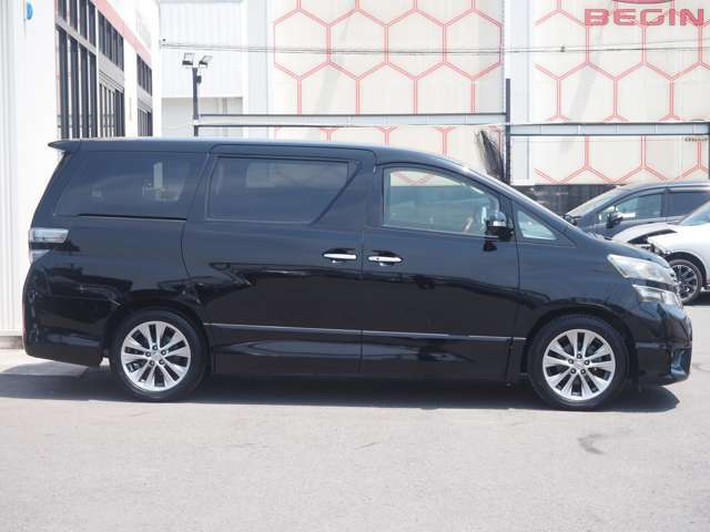 カートルズ中古車はクオリティファースト♪★仕入れたクルマをまずは入庫チェックで不具合などがないか細かくチェックします★車内の清掃を入念に行います。