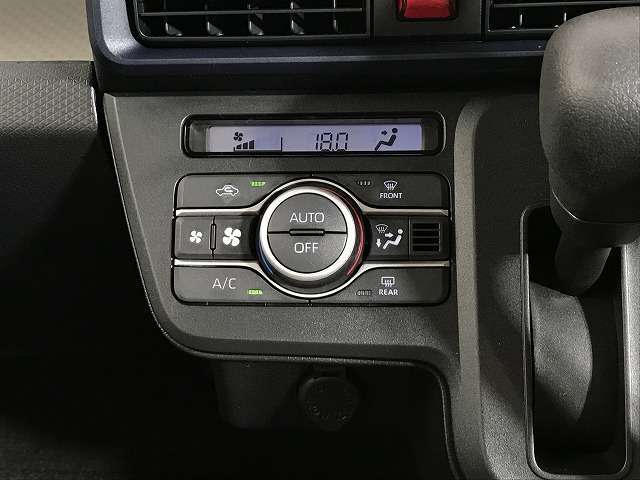 ご購入後のメンテナンス・車検も当店におまかせください！カフェのような空間でゆっくりおくつろぎ頂けますよ！