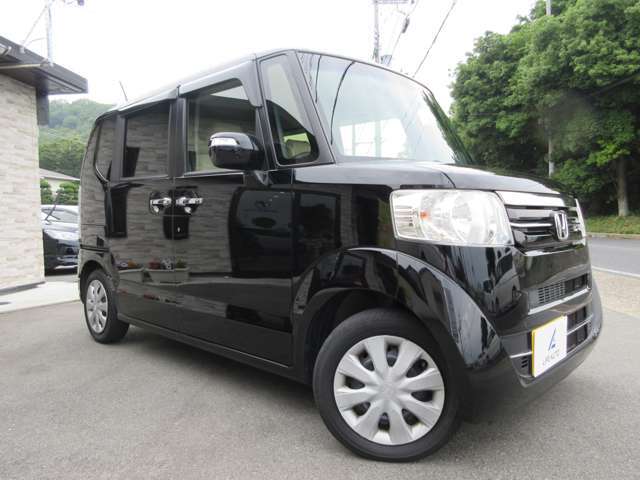 当店の展示車両は【価格・装備・状態】にこだわり仕入れ専属スタッフが日々仕入れを行っております！そのお陰で全国からお問合せを頂き、在庫回転率がとても早い為、常に新鮮な中古車を取り揃えております。