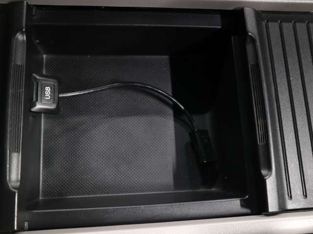 当社の展示車は全車両に”社団法人自動車公正取引協議会”の車両状態説明書を掲示しております。修復歴の有無は勿論、ドア等の外板の交換歴の有無までも表示☆口頭説明では無く書面にてお渡ししております♪