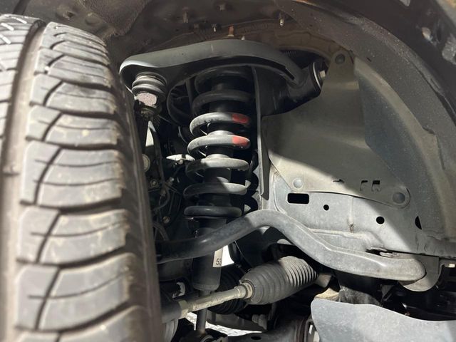 お車を安心してお乗りいただく為には、足回りの定期点検が欠かせません。サービスサポート（有償保証）では無料点検もご提供しており、安心のカーライフをお過ごしいただけるサポート体制が整っています。