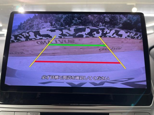 【バックカメラ】駐車時に後方がリアルタイム映像で確認できます。大型商業施設や立体駐車場での駐車時や、夜間のバック時に大活躍！運転スキルに関わらず、今や必須となった装備のひとつです！