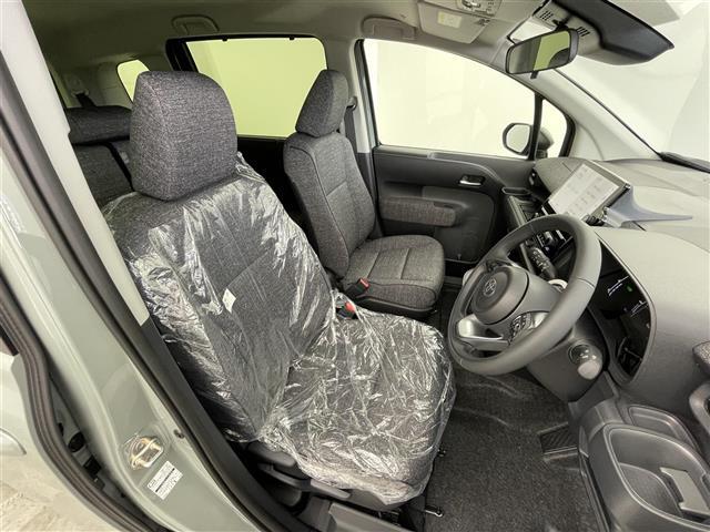 【7人乗り】座り心地が良いシートなので長時間の運転でも快適にお過ごしいただけます。新品のフロアマットのご注文も可能です。掲載箇所以外にご希望の写真がございましたらお気軽にお問い合わせ下さい。