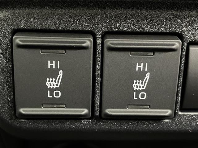 【快適温熱シート（メーカーオプション）】寒い日はもちろん、夏の冷房中にも効果を発揮します。長時間座っていると負担のかかりやすい背中や腰、寒い日に冷えやすい脚部を暖めます！温度調節機能もあります。