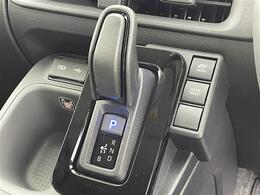 【シフトレバー（メーカーオプション）】シフトの操作がしやすく快適なドライブを楽しんでいただけます！