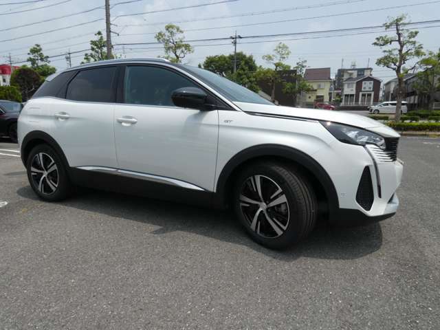 プジョー/シトロエン認定の整備工場も併設しておりますので、大切なお車をメンテナンスいたします。