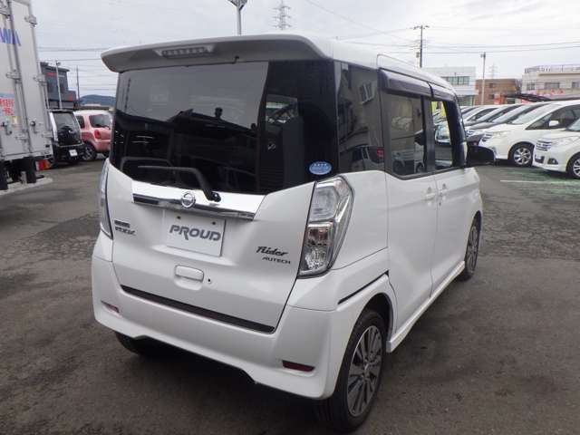 車両入庫チェックではエンジン・機関系をはじめ、電装装備、内装など100項目以上のチェックをしています。試乗も行なっていますのでご安心下さい。