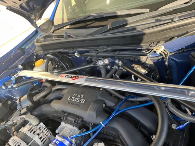 【タワーバー】お車の剛性を高めるタワーバーを装備。よりスムーズなコーナリング走行が可能となり、走りも楽しめます。