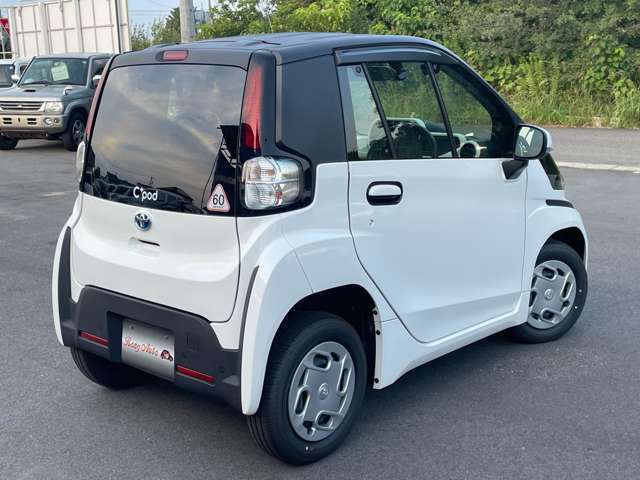外装は専任のスタッフが真心込めて、念入りに洗車を行い、丁寧にワックス磨きをしておりますので、ピカピカに仕上がっております☆お好みでコーティングなども別途承ります。