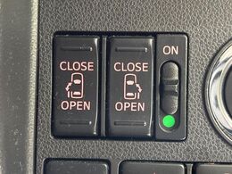 【両側パワースライドドア】スマートキーや運転席のスイッチで後席両側スライドドアの開閉が可能♪電動だから力を入れてドアを開ける必要が無く、小さなお子様でも簡単に開け閉めでき快適です♪
