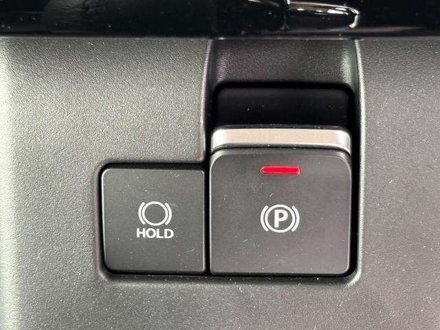 スイッチ一つで操作可能な【電動パーキングブレーキ】！停車を保持する【ブレーキホールド】