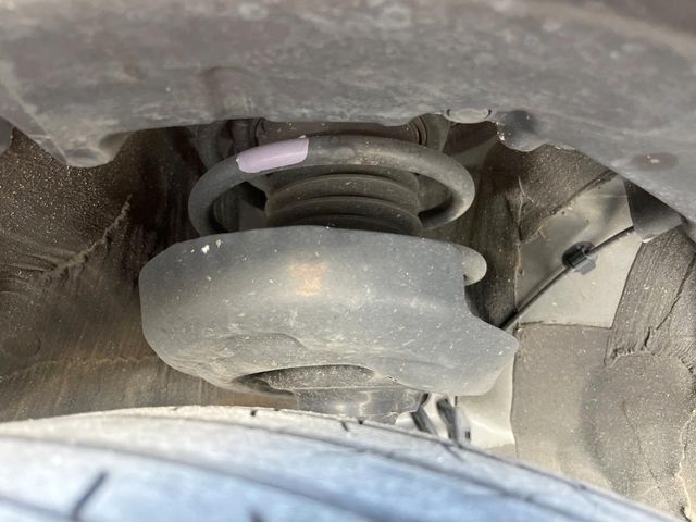 お車を安心してお乗りいただく為には、足回りの定期点検が欠かせません。サービスサポート（有償保証）では無料点検もご提供しており、安心のカーライフをお過ごしいただけるサポート体制が整っています。