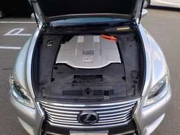 AUTO格納ミラー　AUTOハイビームアシスト　ステアリングヒーター　BSM