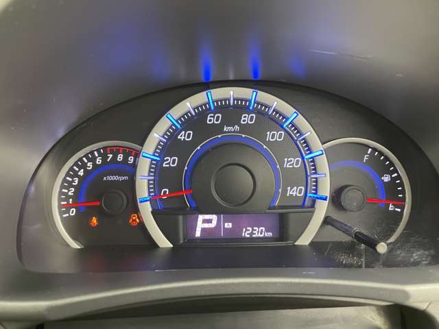 【スピードメーター】メーターがシンプルで見やすく運転しやすいですね！