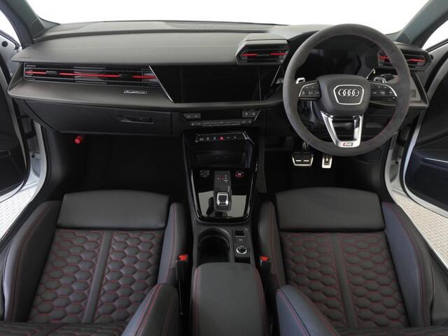 指定工場で車検までご対応可能。6ベイを完備したサービス工場を併設し、快適なAudiライフをサポートします。詳しくは0078-6002-900146中古車スタッフまで