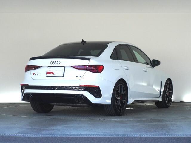 弊社アウディジャパン販売のグループ店舗（Audi Approved Automobile有明・世田谷・調布・江戸川・箕面・大阪南・堺）の車両は当店でご購入可能です。店舗間の輸送費用サービス。