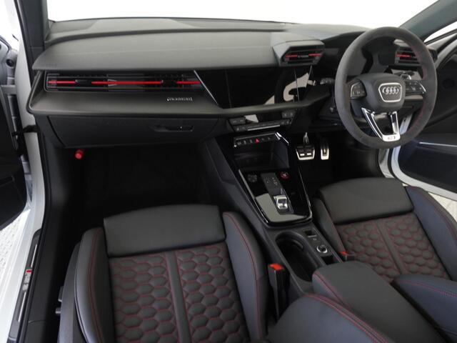 指定工場で車検までご対応可能。6ベイを完備したサービス工場を併設し、快適なAudiライフをサポートします。詳しくは0078-6002-900146中古車スタッフまで
