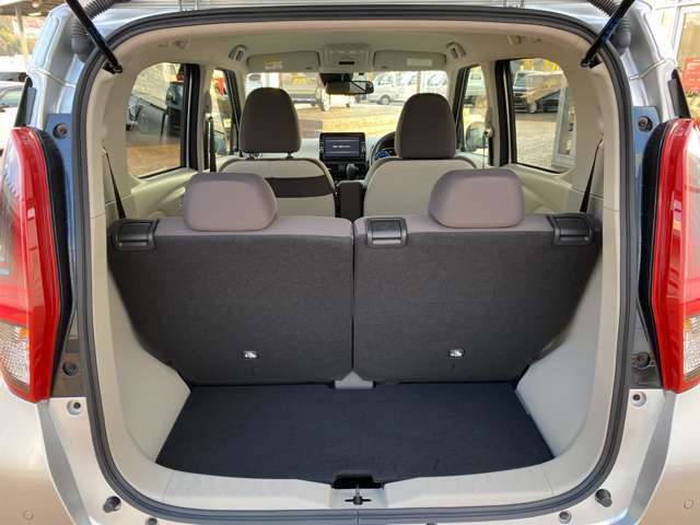 中古車は全車内装ルームクリーニング済みです。しっかり綺麗にしていますので、是非、お確かめください。納車時にはお客様のためにもう一度綺麗に致します♪