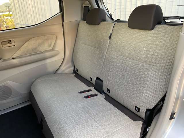 【保険取扱代理店】自動車任意保険も当店にお任せください。市内にある3店舗には保険コンシェルジュが常駐しております。万が一の事故や故障で動かなくなっても2台の車両積載車がございますのでご安心ください。