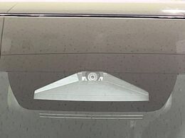 【トヨタセーフティセンス】走行中に前方の車両等を認識し、衝突しそうな時は警報とブレーキで衝突回避と被害軽減をアシスト。より安全にドライブをお楽しみいただけます。