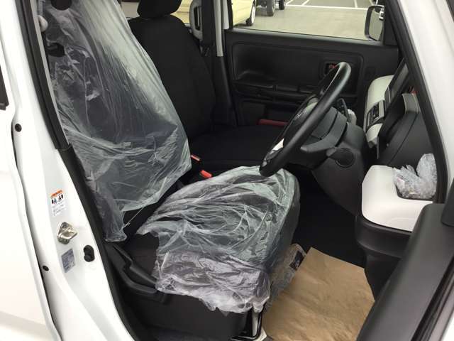 運転席も広々！！