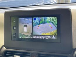 【アラウンドビューモニター】専用のカメラにより、上から見下ろしたような視点で360度クルマの周囲を確認することができます☆死角部分も確認しやすく、狭い場所での切り返しや駐車もスムーズに行えます。