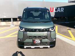 当店は諸費用も含めた総額表示を行っております。諸費用には車庫証明費用が含まれています。また、店舗納車を推奨しておりますので納車費用は含まれておりません。