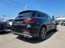 当店ではメルセデスベンツの定める100項目に及ぶ納車前の法定点検整備を無料で実施後、ご納車しております。当店では2年間の長期保証を無償付帯しておりますのでご安心してご検討ください。