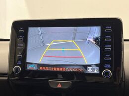 【バックカメラ】駐車時に後方がリアルタイム映像で確認できます。大型商業施設や立体駐車場での駐車時や、夜間のバック時に大活躍！運転スキルに関わらず、今や必須となった装備のひとつです！