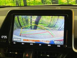 【バックカメラ】駐車時に後方がリアルタイム映像で確認できます。大型商業施設や立体駐車場での駐車時や、夜間のバック時に大活躍！運転スキルに関わらず、今や必須となった装備のひとつです！